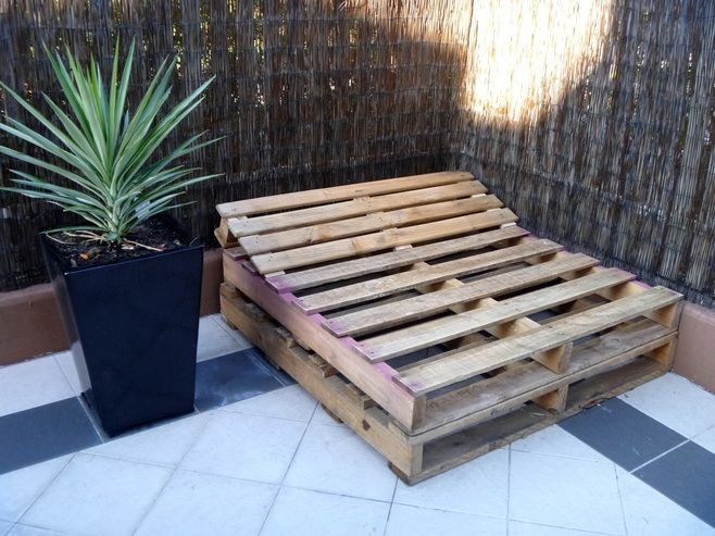 DIY Outdoor Bed
 25 Best Ideas about Pallet Daybed on Pinterest