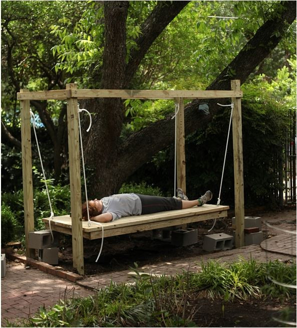 DIY Outdoor Bed
 Daydreaming Outdoor Beds
