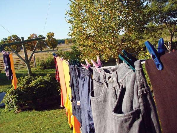 DIY Outdoor Clothesline
 The Convenient Sturdy Outdoor Clothesline DIY MOTHER