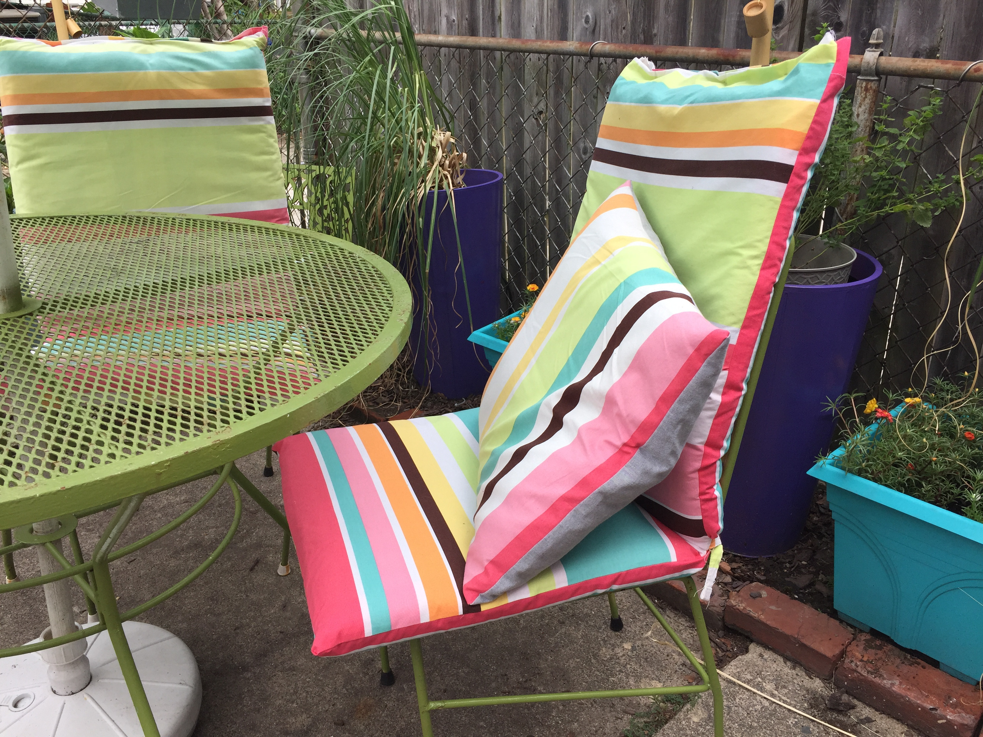 DIY Outdoor Cushions Using Shower Curtain
 Weekend DIY Turn an Old Shower Curtain into Super Cute