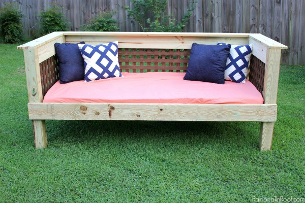 DIY Outdoor Daybed
 DIY Outdoor Daybed