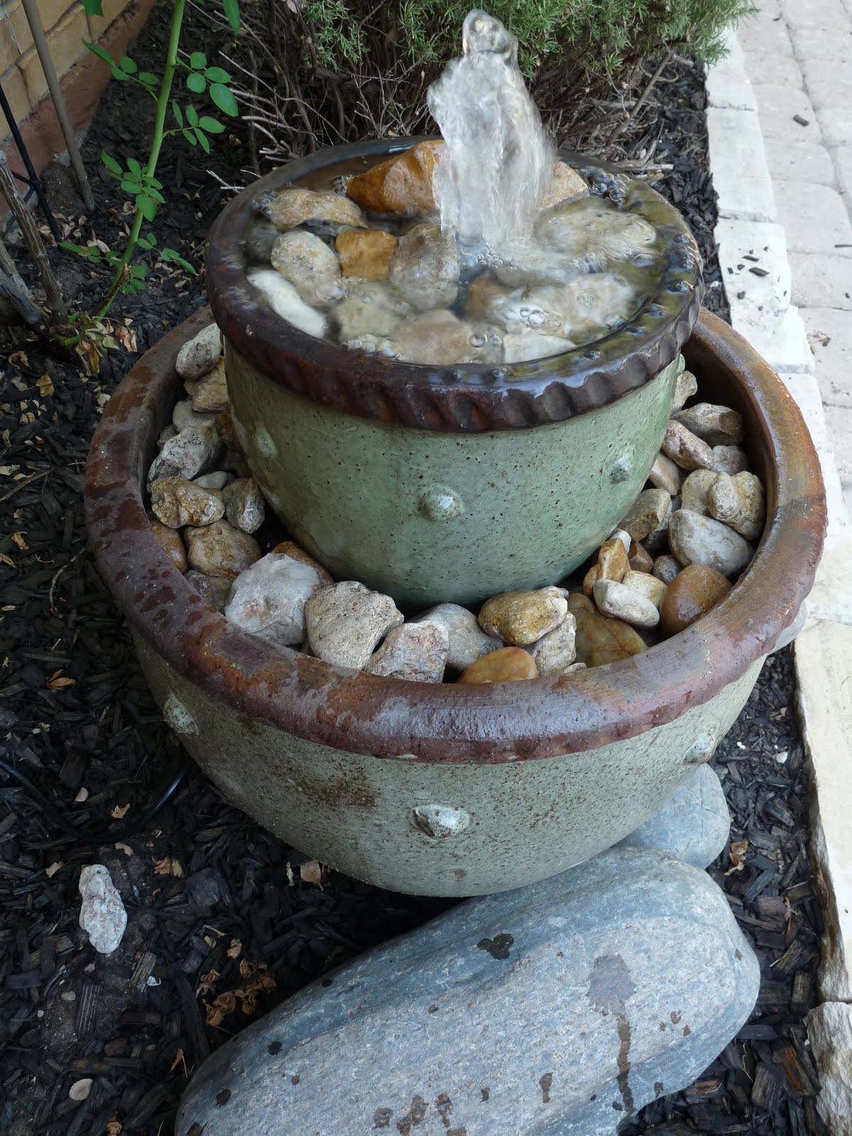 DIY Outdoor Fountain
 The Happy Homebo s DIY Flower Pot Fountain
