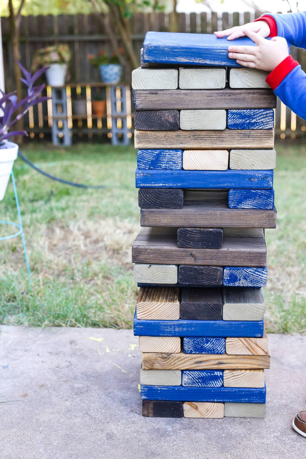 DIY Outdoor Jenga
 DIY Lawn Games Backyard Blocks