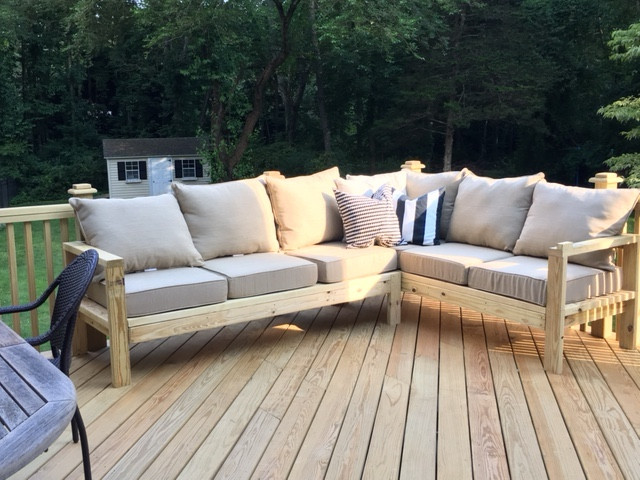 DIY Outdoor Sectionals
 Ana White
