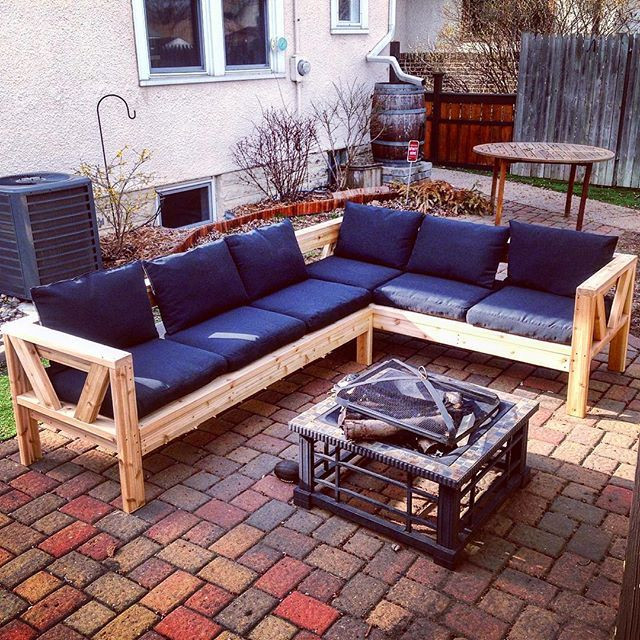 DIY Outdoor Sectionals
 25 best ideas about Pallet sectional on Pinterest