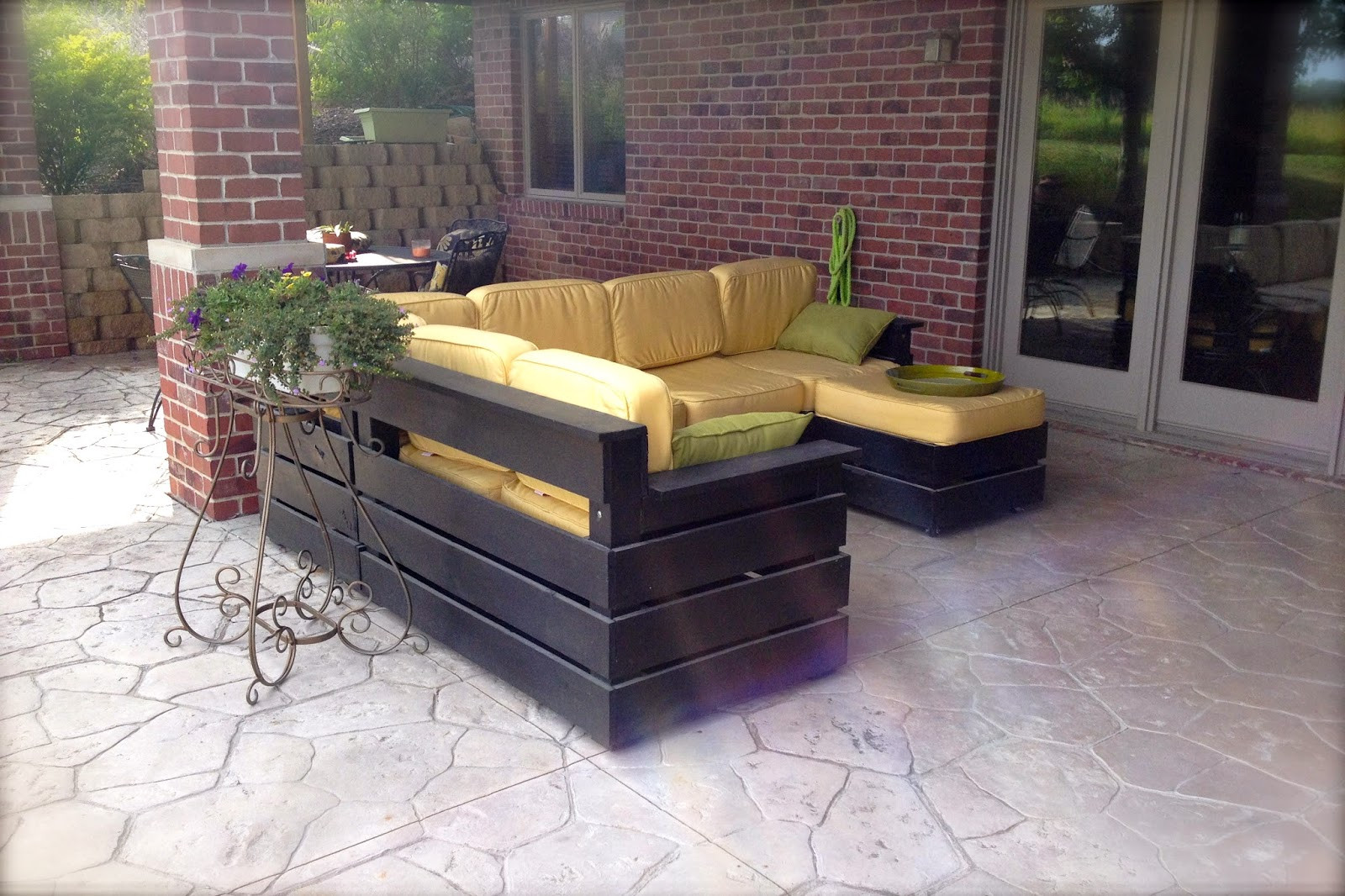 DIY Outdoor Sectionals
 DIY Why Spend More DIY Outdoor Sectional