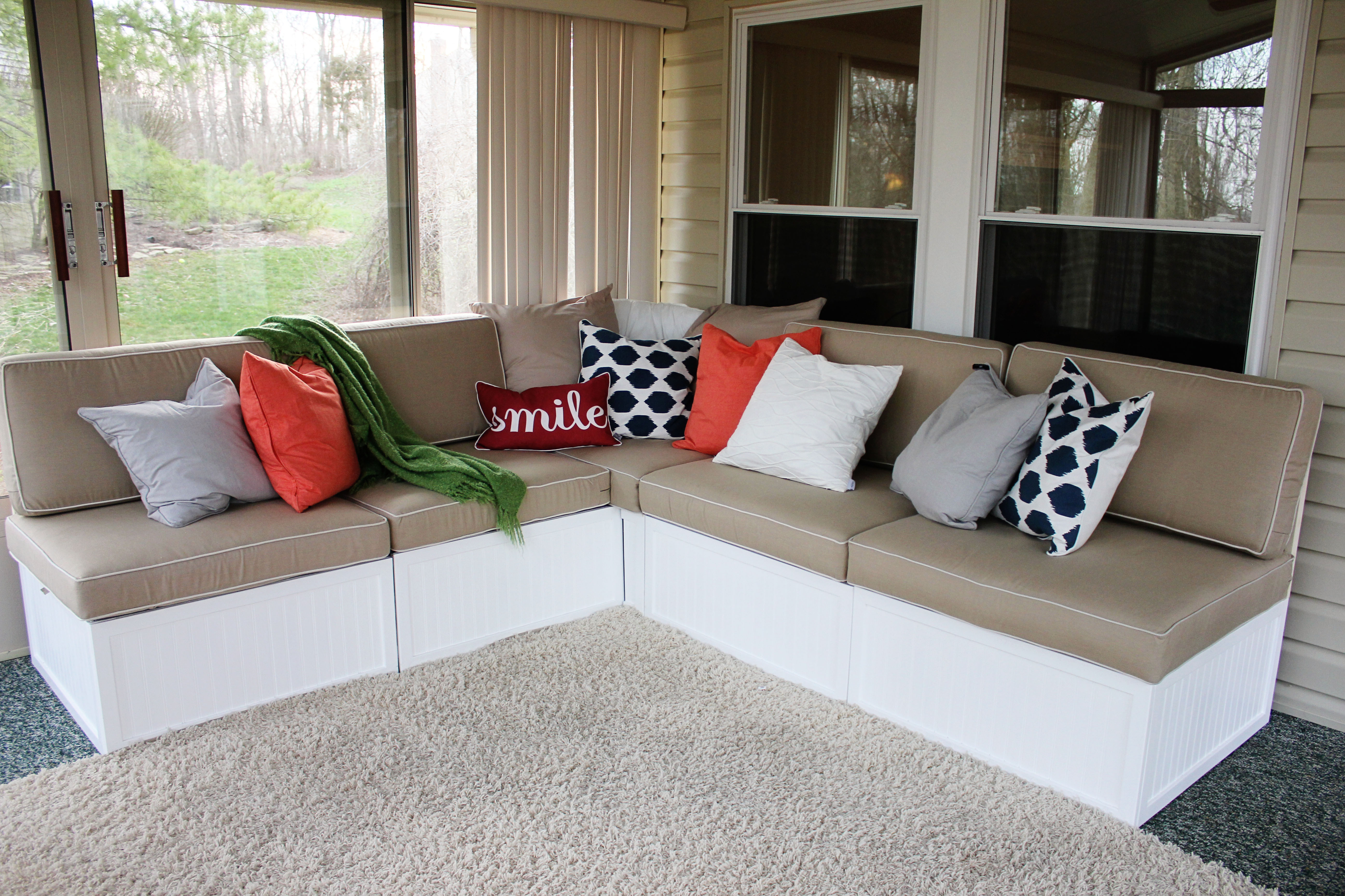 DIY Outdoor Sectionals
 Ana White