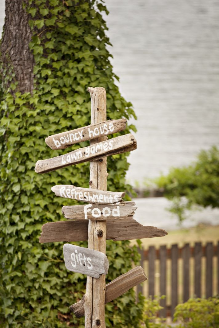 DIY Outdoor Sign
 Outdoor wedding with TONS of DIY inspiration