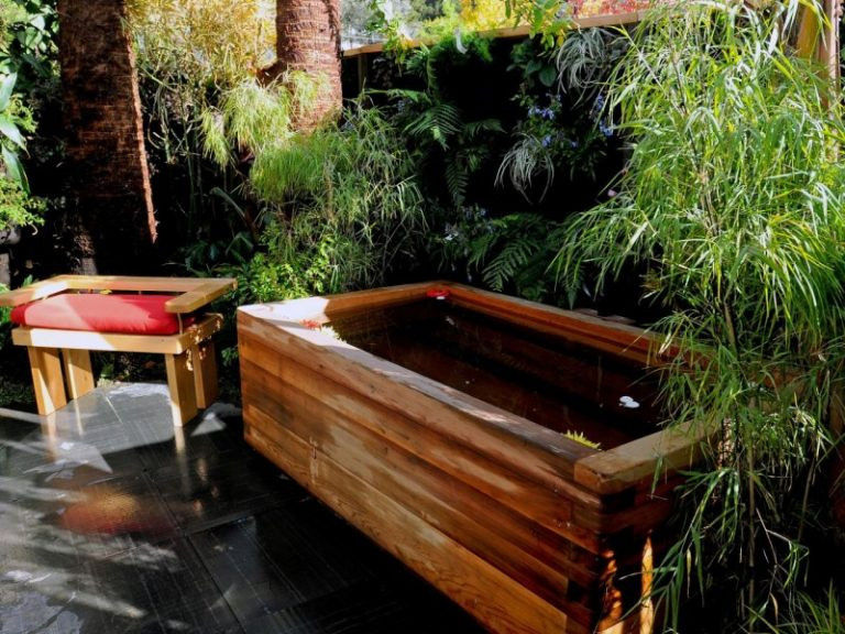DIY Outdoor Soaking Tub
 Japanese Style Soaking Tub for Satisfying Bath