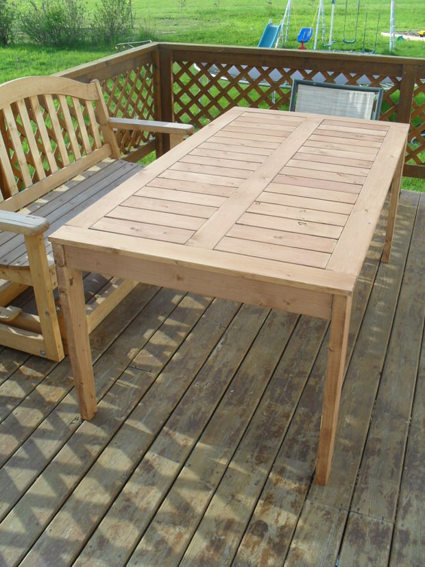 DIY Outdoor Table
 DIY Outdoor Dining Table Projects