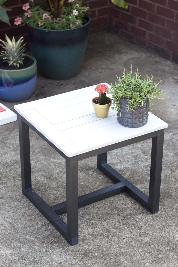 DIY Outdoor Table
 Easy DIY Outdoor Garden & Patio Furniture