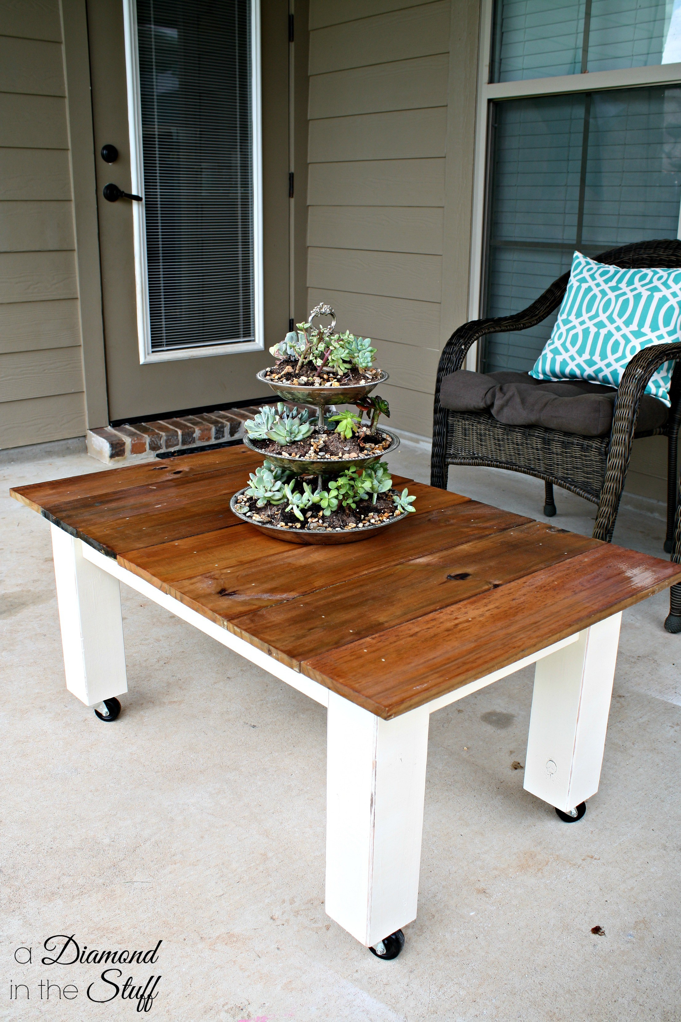 DIY Outdoor Table
 DIY Outdoor Coffee Table