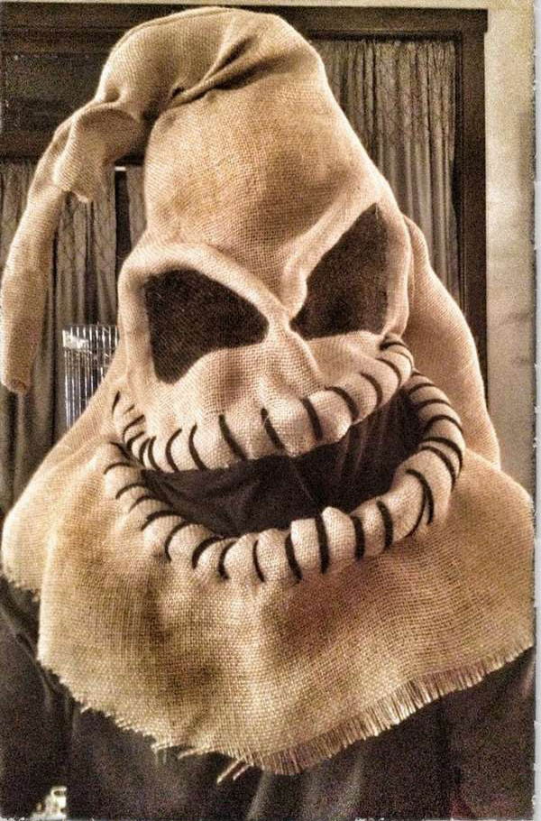 DIY Scarecrow Mask
 Creepy DIY Halloween Decorations For a Spooky Halloween