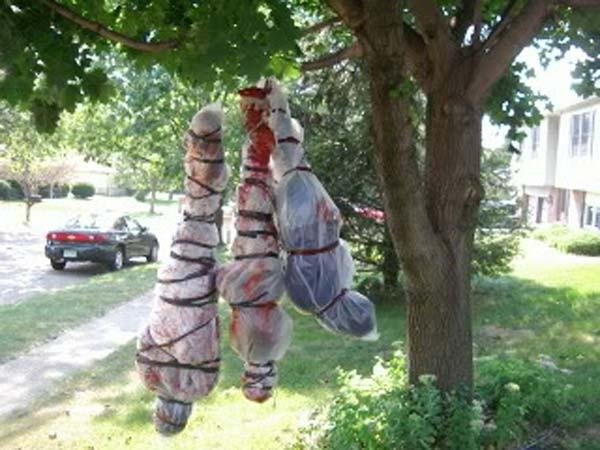DIY Scary Outdoor Halloween Decorations
 Top 21 Creepy Ideas to Decorate Outdoor Trees for Halloween