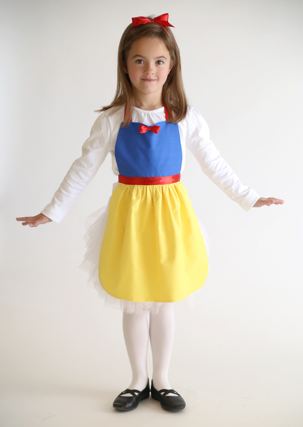 DIY Snow White Costume Toddler
 free sewing pattern for Snow White princess dress up apron