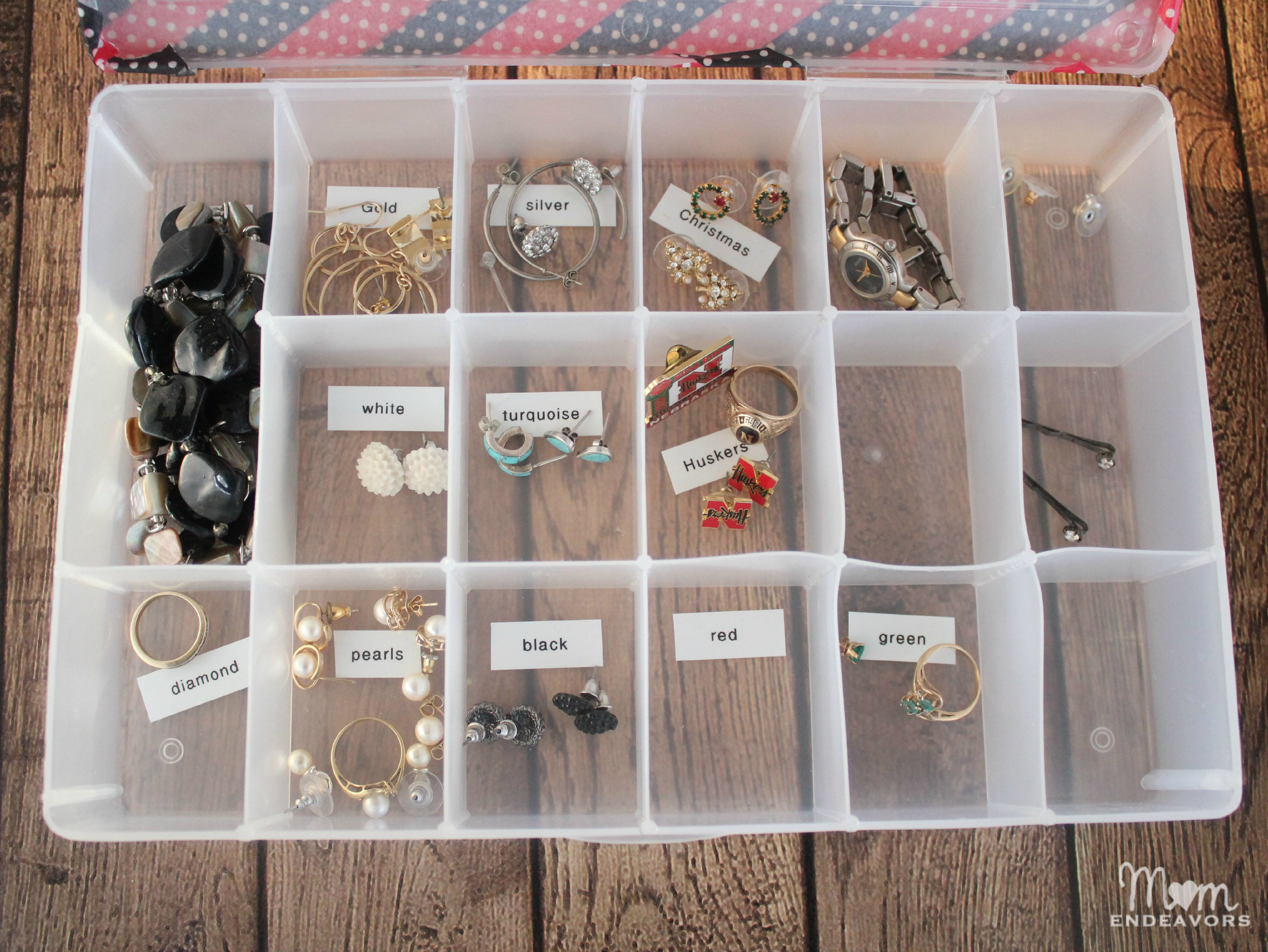 DIY Stud Earring Organizer
 Washi Tape Jewelry Organizer