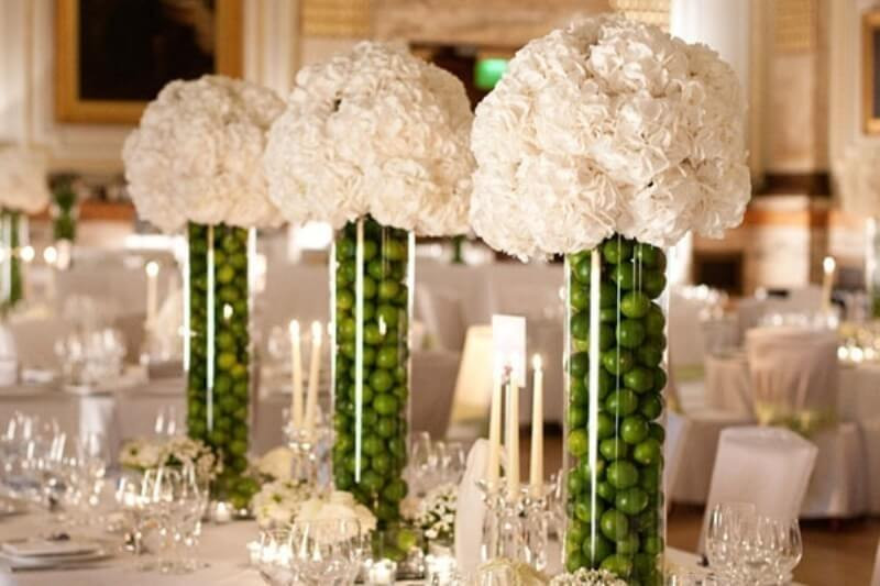 DIY Tall Wedding Centerpiece
 DIY Carnations Centerpieces in Cylnder Vases 5 Designs