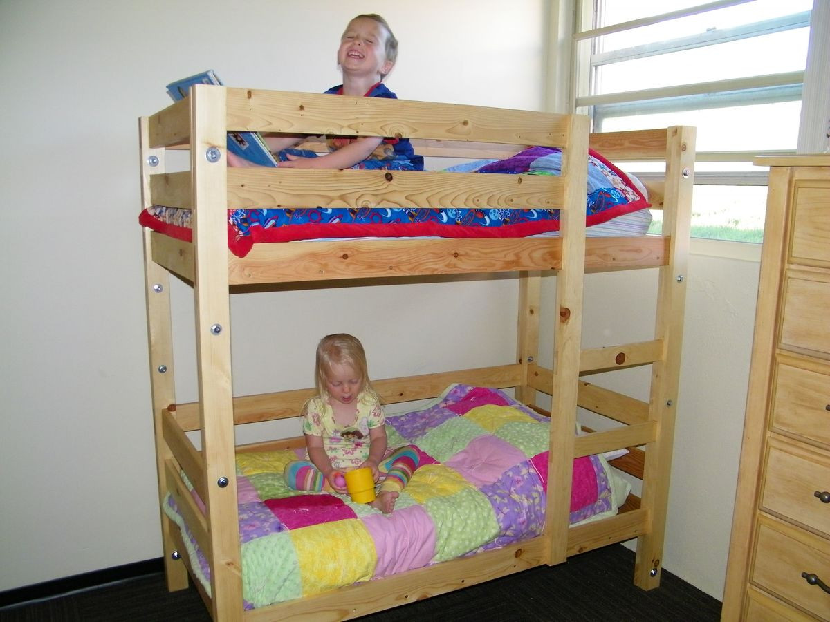 DIY Toddler Bunk Bed
 Ana White