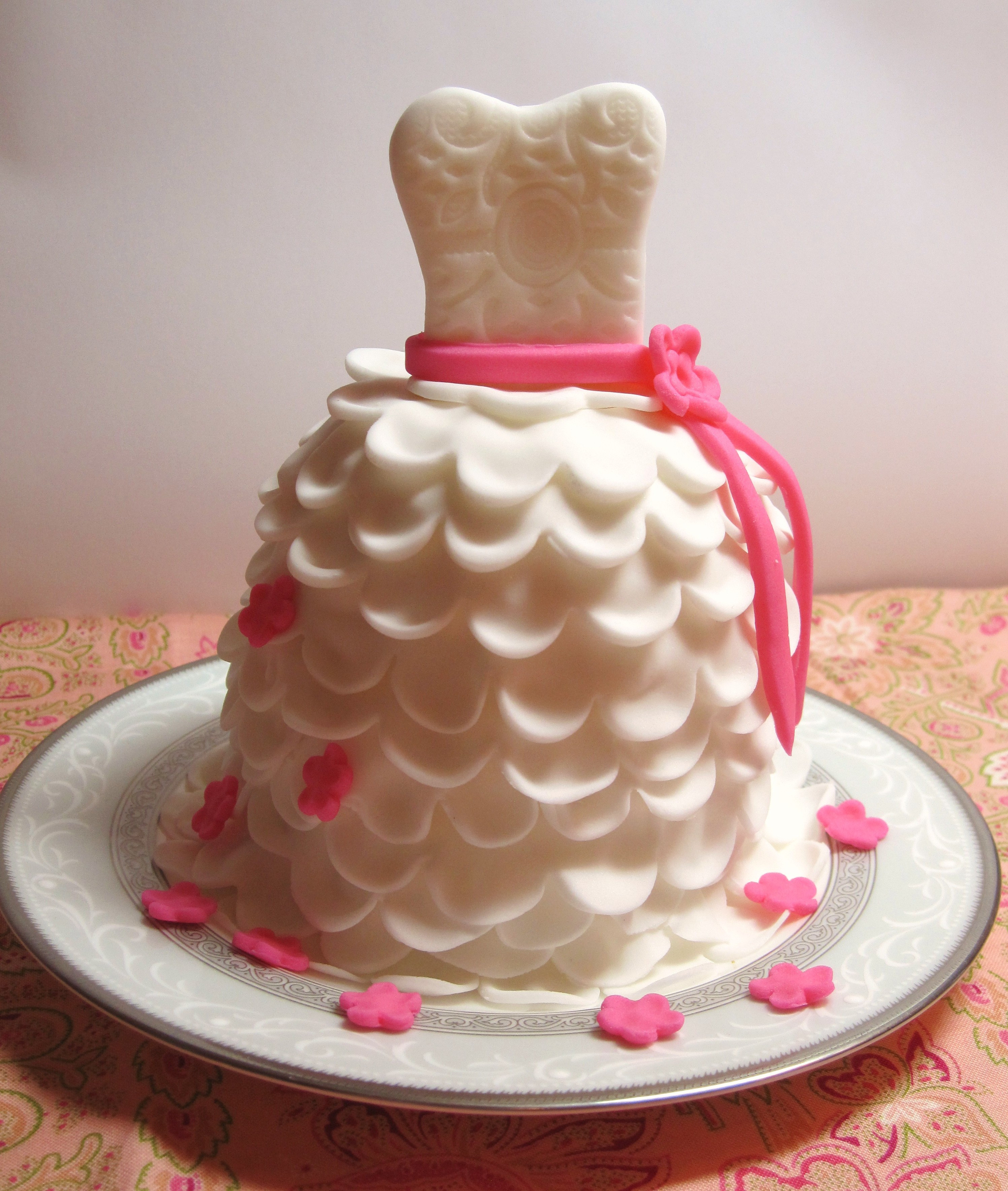 DIY Wedding Cupcakes
 DIY How to Make Beautiful Wedding Dress Cupcakes with