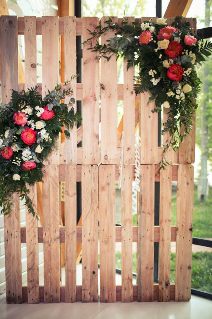DIY Wedding Photo Backdrop
 DIY booths To Suit Any Wedding