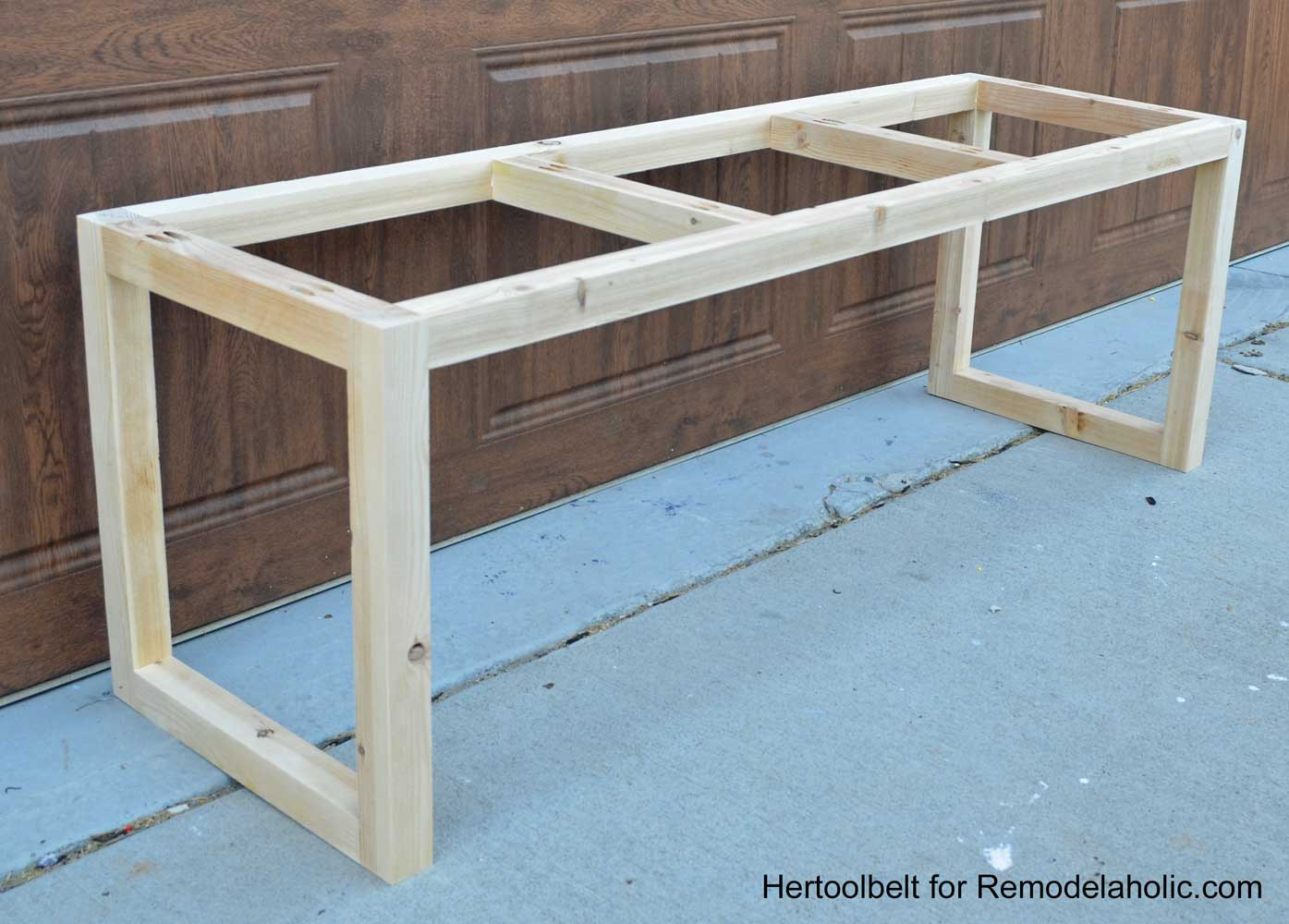 DIY Wood Bench
 Remodelaholic