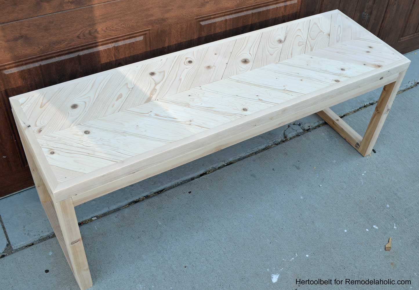 DIY Wood Bench
 Remodelaholic