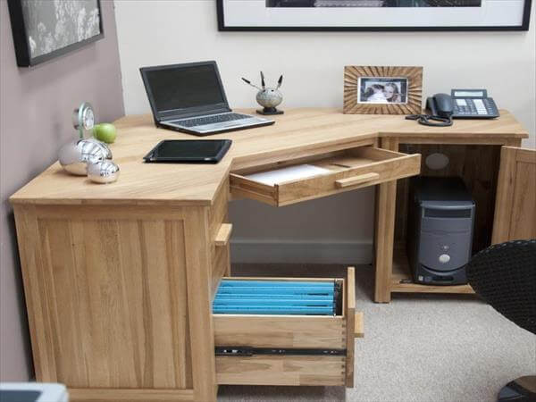 DIY Wood Computer Desk
 10 DIY puter Desk Design Ideas