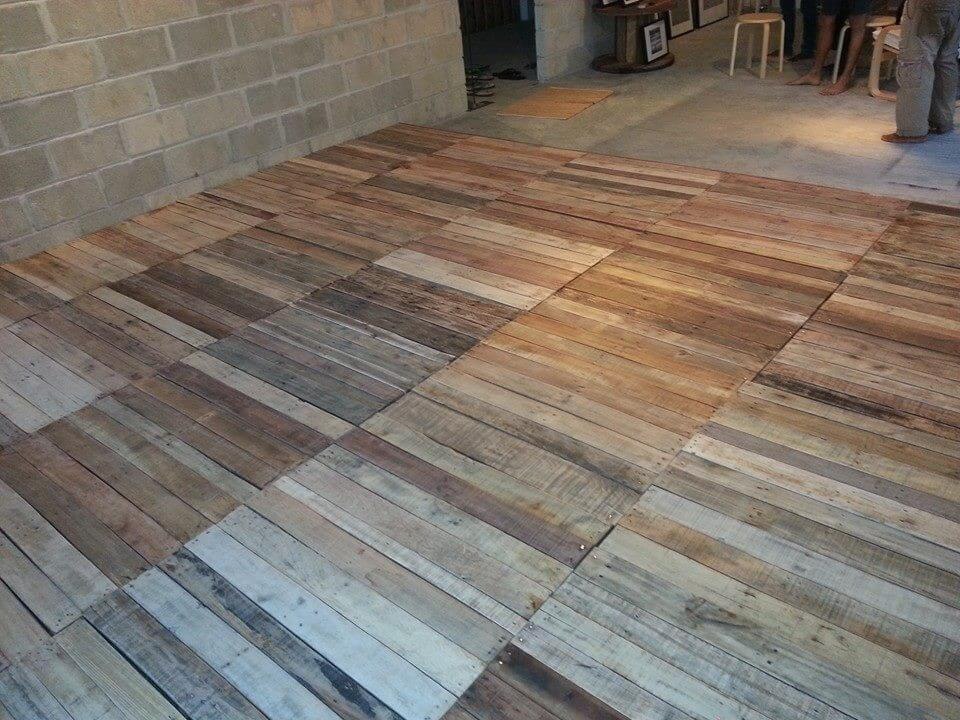DIY Wood Floor
 Recycled Pallet Flooring DIY