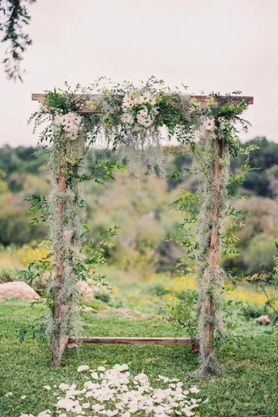 DIY Wood Wedding Arch
 11 Beautiful DIY Wedding Arches