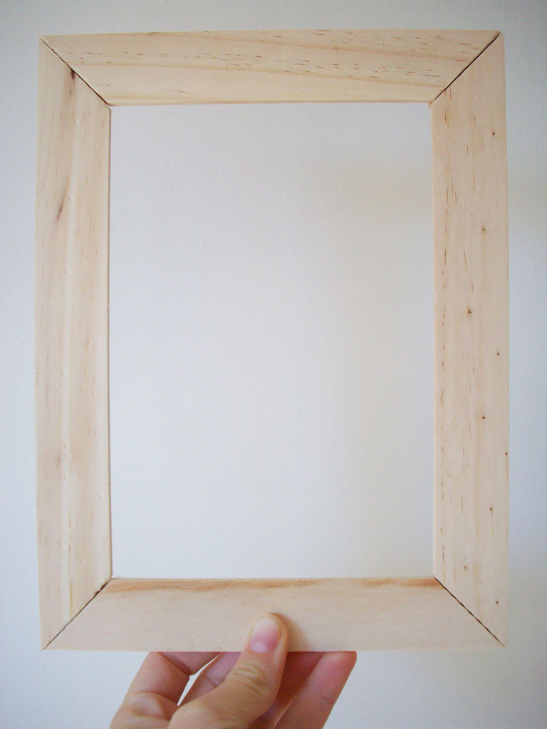 DIY Wooden Frames
 26 DIY Picture Frame Ideas