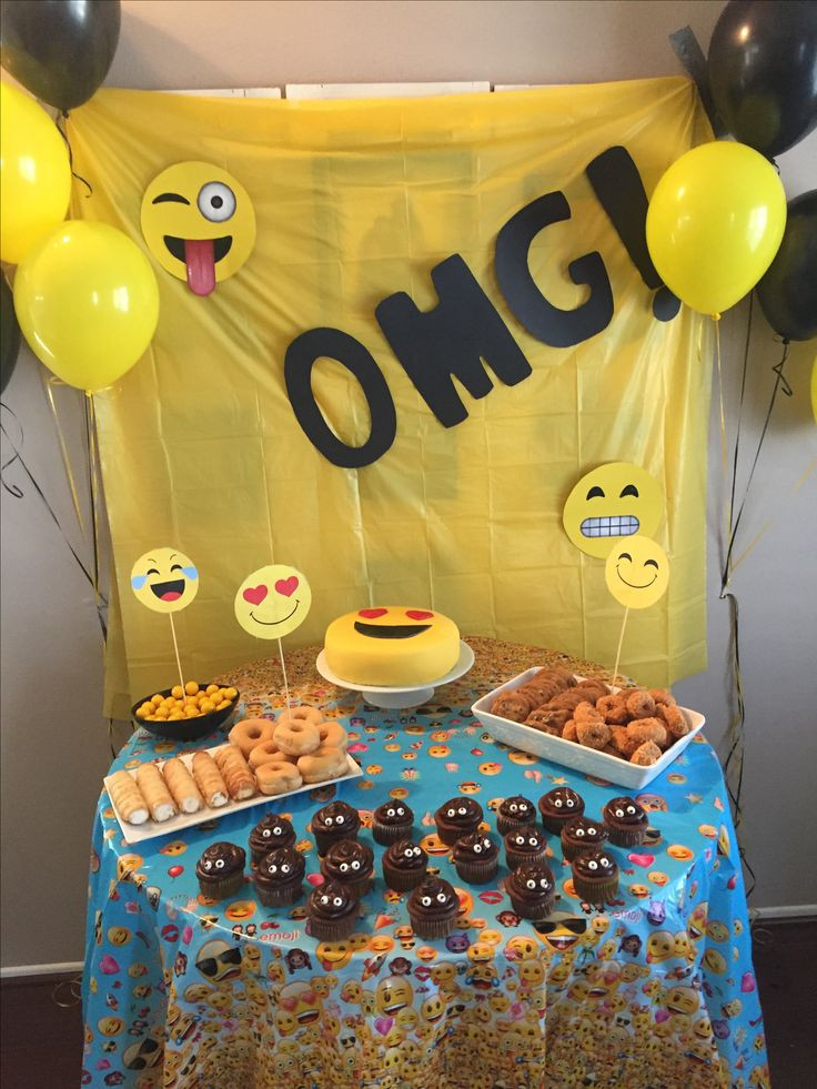 Emoji Birthday Decorations
 Best 25 Birthday emoji ideas on Pinterest