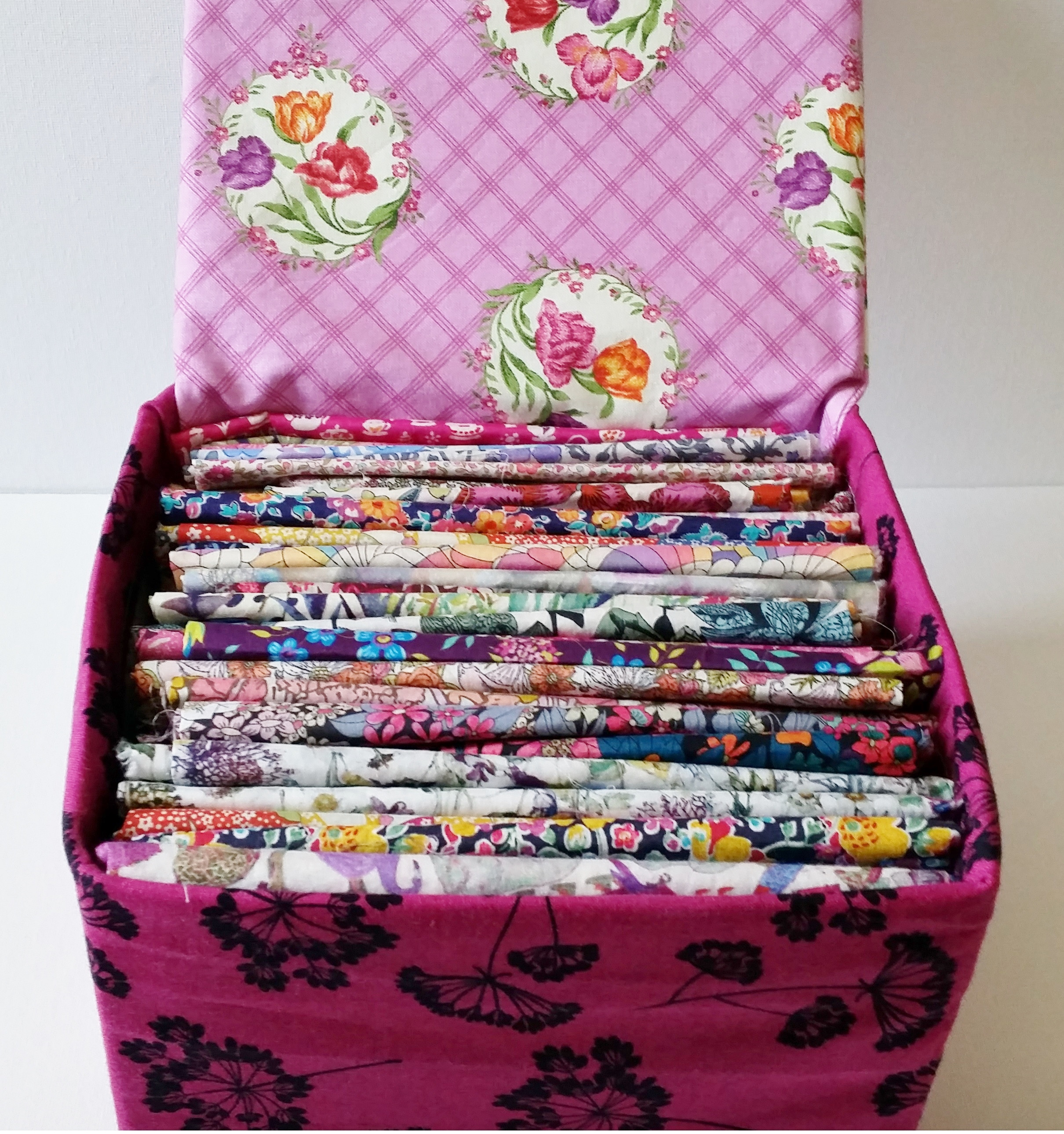 Fabric Boxes DIY
 DIY Fabric Box With Lid