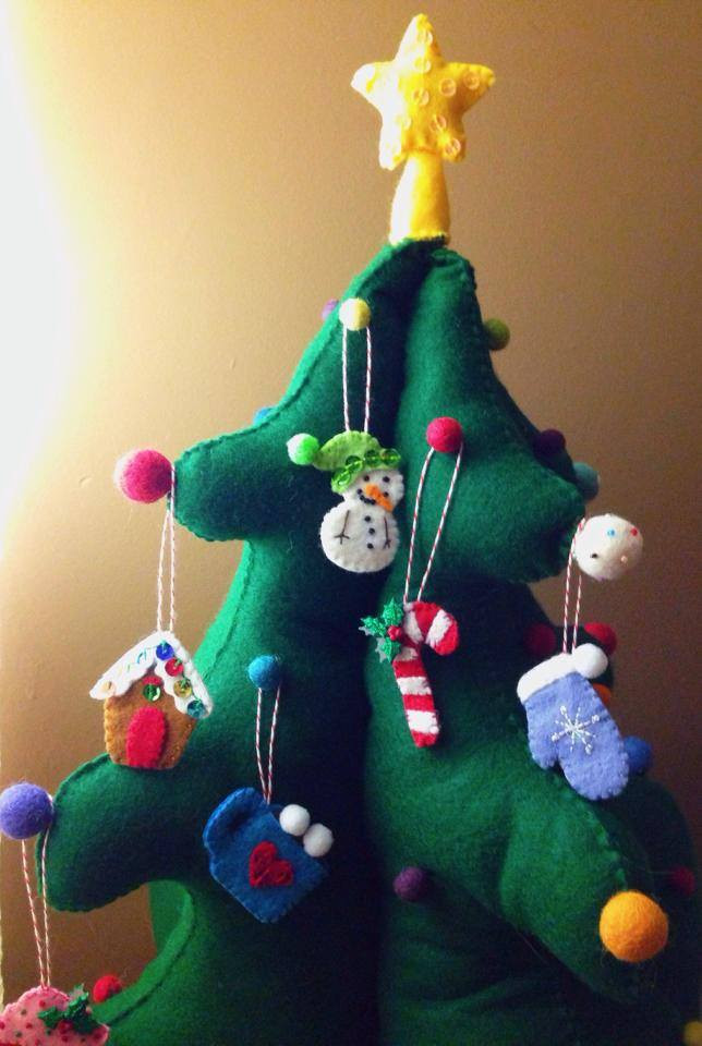 Felt Christmas Tree DIY
 DIY Kids Felt Advent Christmas Tree