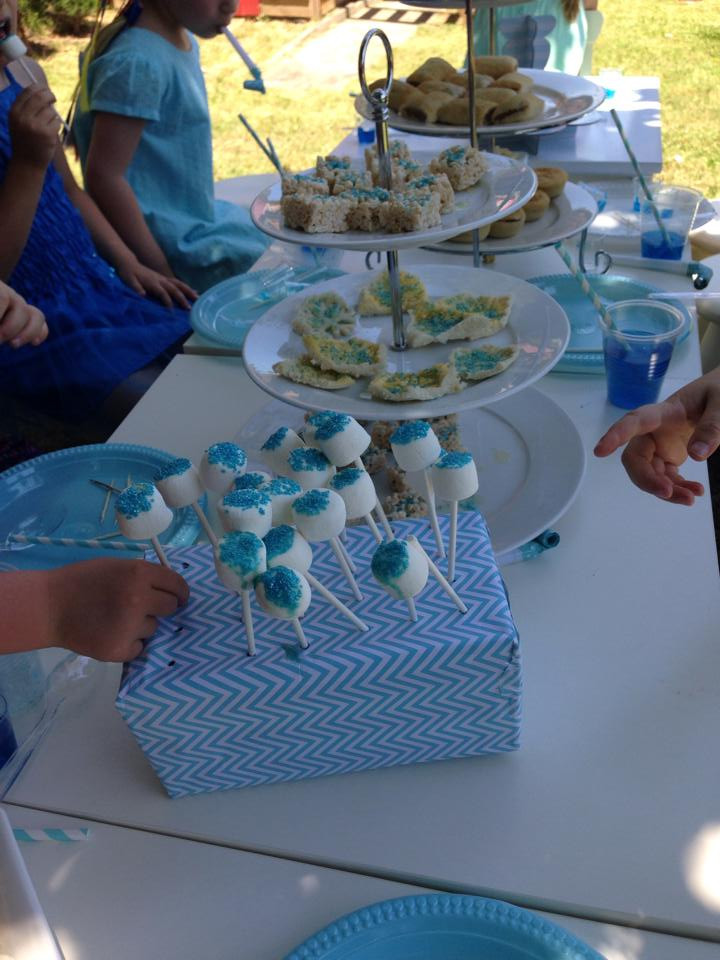 Frozen Party Ideas For Summer
 Frozen Party by the Pool