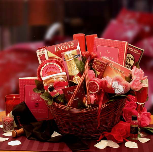 Gift Baskets For Couples Ideas
 How to Plan A Romantic Valentine s Day Date for Your Loved e