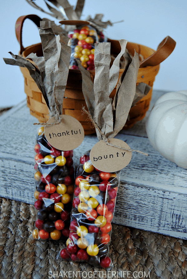 Gift Ideas For Thanksgiving Guests
 Indian Corn Thanksgiving Favors