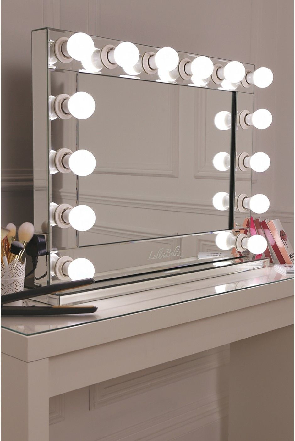 Hollywood Vanity Mirror DIY
 DIY Vanity Mirror With Lights for Bathroom and Makeup