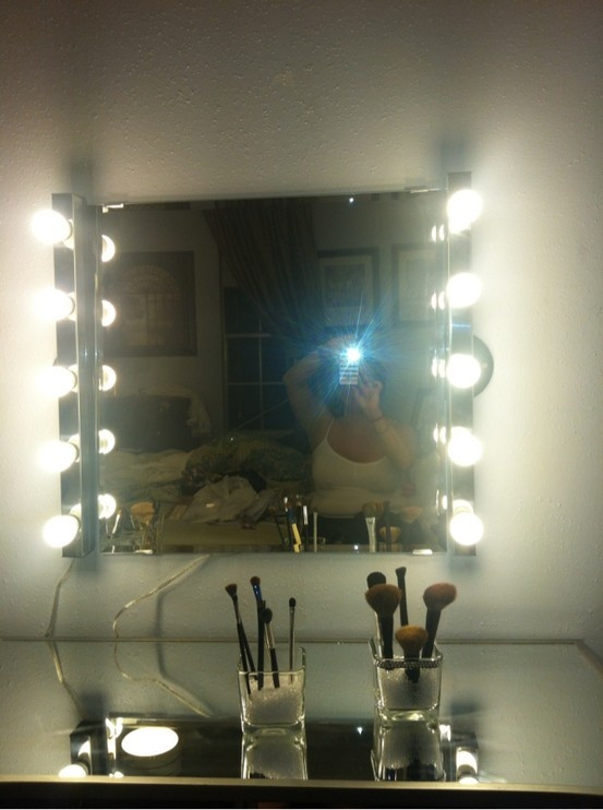 Hollywood Vanity Mirror DIY
 My DIY hollywood girl inspired mirror and vanity Light