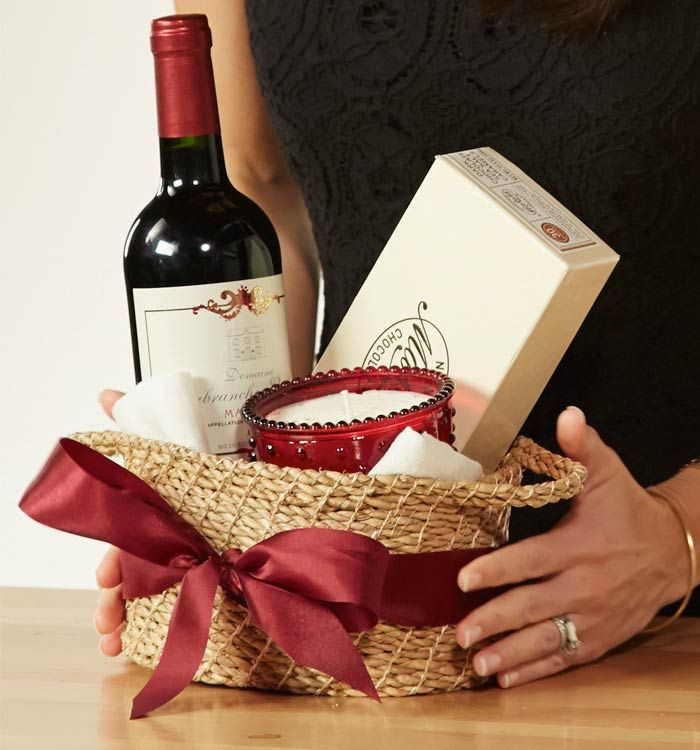 Ideas For Hostess Gifts For Dinner Party
 Gifts for Your Host This Holiday Season