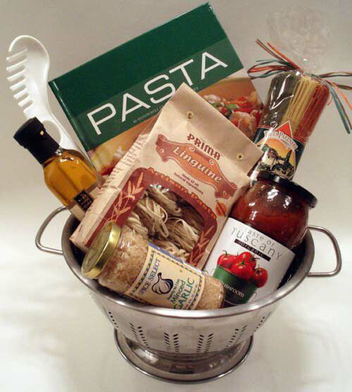Ideas Gift Baskets Pizza Pans
 Italian Dinner Basket Love the colander Its an easy