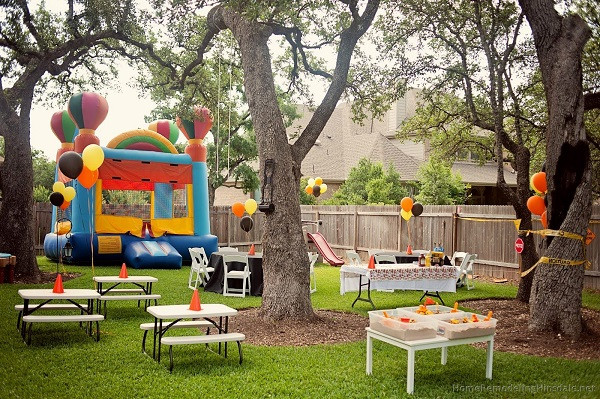 Kids Backyard Birthday Party Ideas
 Backyard Kids Party With Jumping Castle – Planet Entertainment