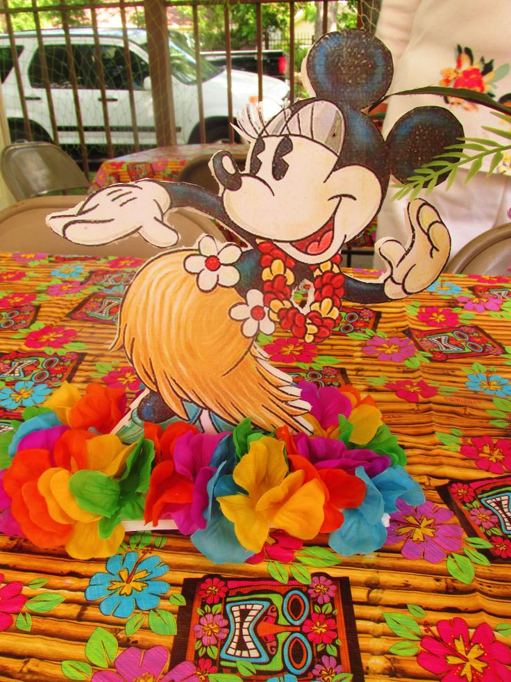 Mickey Mouse Beach Party Ideas
 Minnie Mouse Luau LOVE the idea of bining vintage