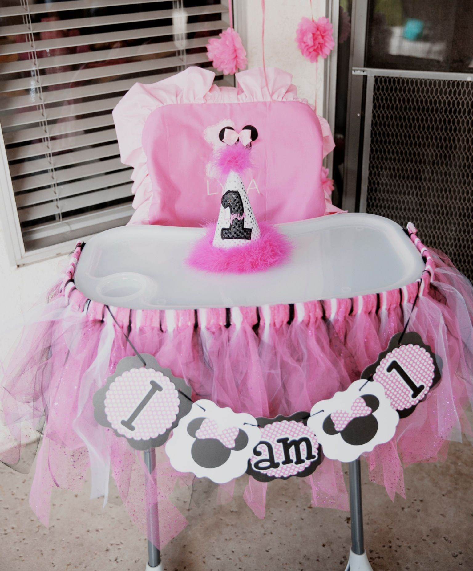 Minnie Mouse 1St Birthday Party Ideas
 Minnie Mouse high chair I am one first birthday Minnie