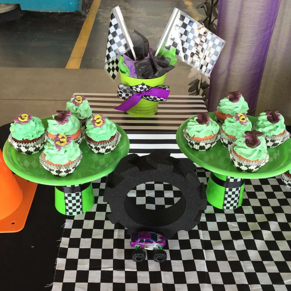Monster Jam Birthday Decorations
 Monster jam Gravedigger Birthday Party Ideas