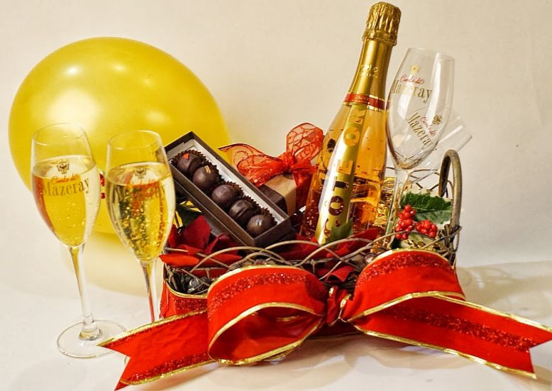 New Year Gift Basket Ideas
 New Years Eve 24K Gold Luxury Gift Baskets by StyleshopUSA