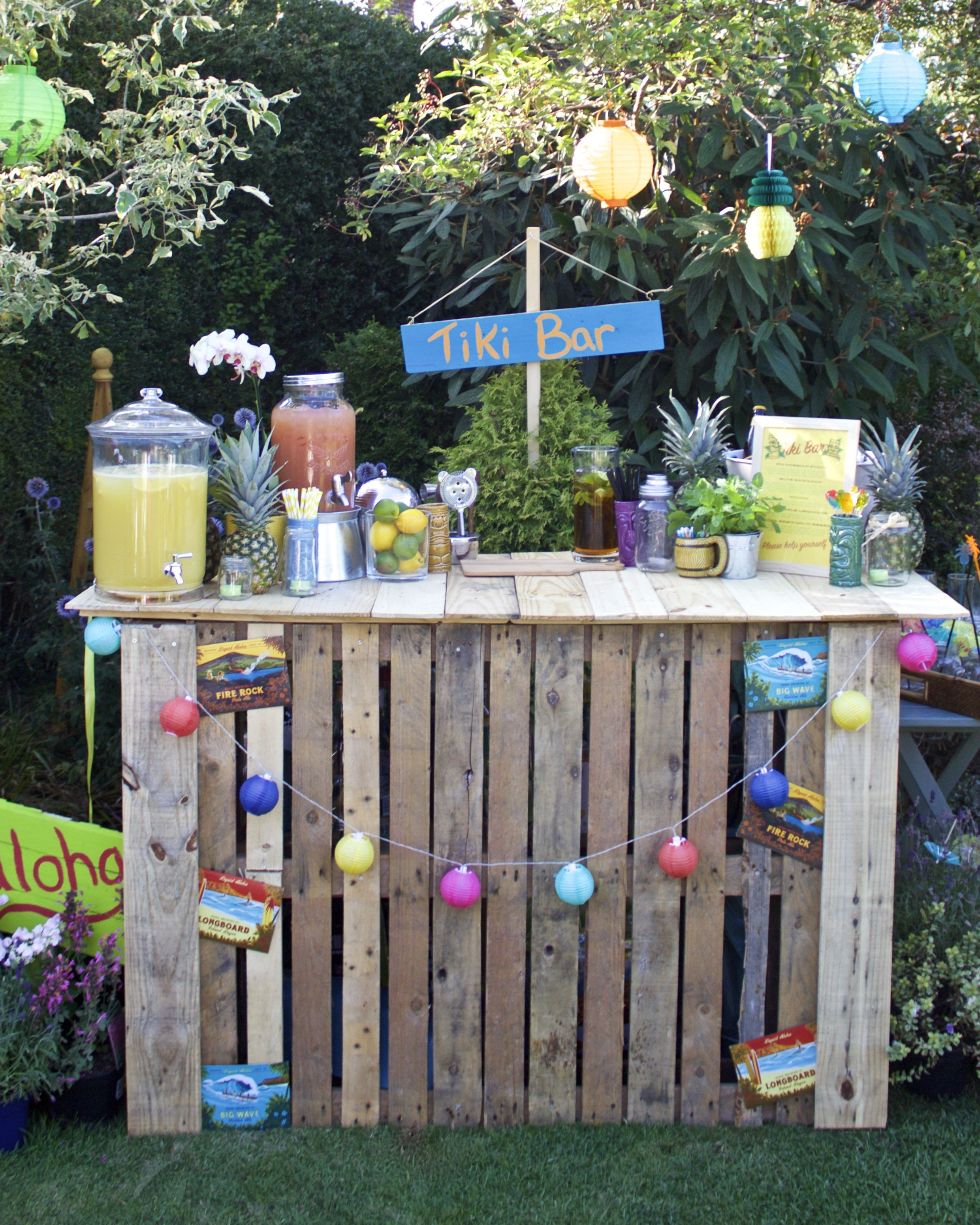 Outdoor Beach Party Ideas
 DIY Pallet Tiki Bar for Garden Party