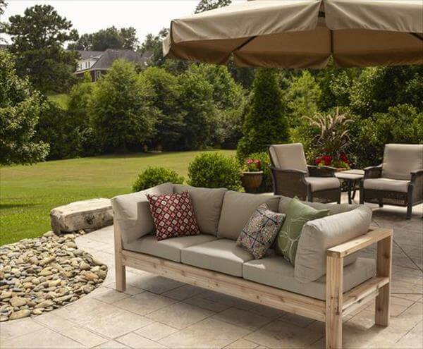 Outdoor Couch DIY
 15 DIY Outdoor Pallet Sofa Ideas