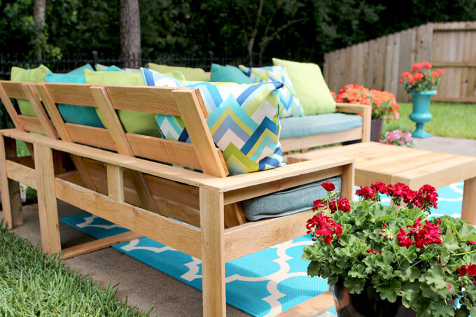 Outdoor Couch DIY
 DIY Outdoor Sectional for Under $100