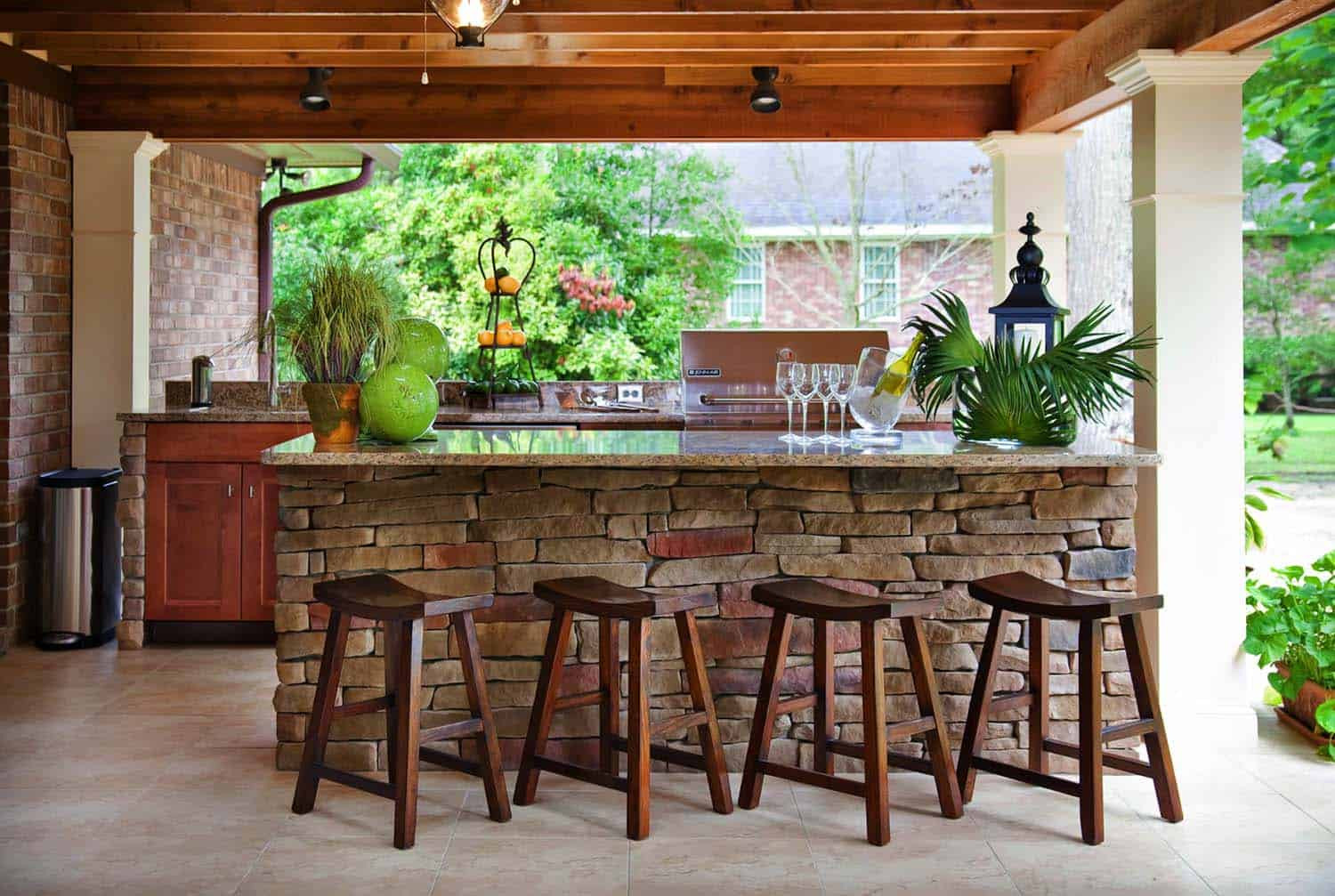 Outdoor Kitchen Designs Plans
 20 Spectacular outdoor kitchens with bars for entertaining
