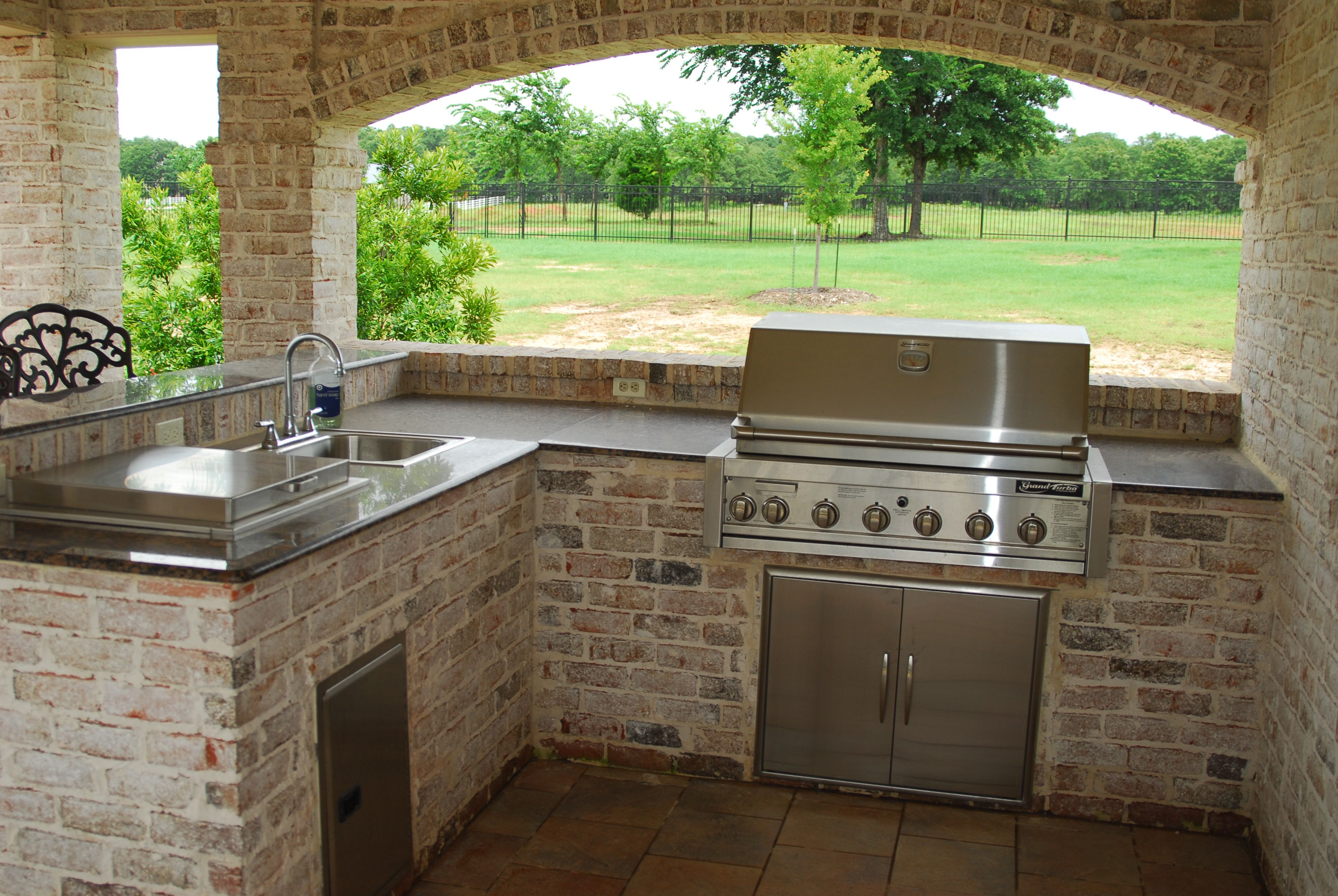 Outdoor Kitchen Store
 Outdoor Kitchen Ideas and How to Site It Right Traba Homes